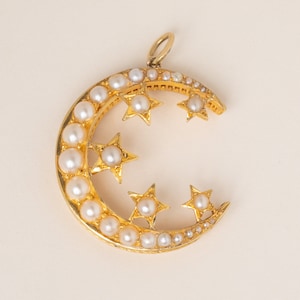 Colgante victoriano de luna creciente y estrellas de perlas de oro de 18 quilates