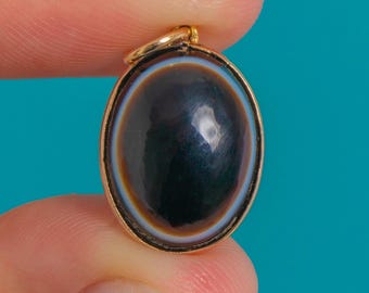 Victorian 9ct Gold Banded Agate Pendant