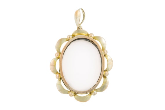 Edwardian Gold Scallop Locket