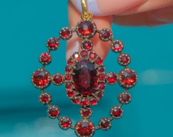 Colgante victoriano antiguo de racimo de granate de 8,45 ct