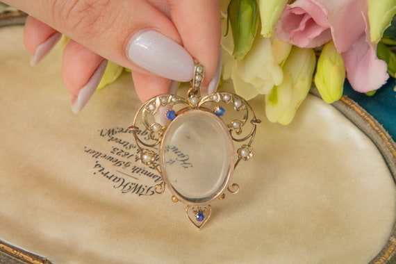 Art Nouveau 9ct Gold Pearl Locket Pendant - image 2