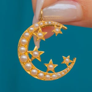 Colgante victoriano de oro de 18 quilates con perla, luna creciente y estrellas