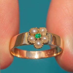 Georgian 9ct Gold Emerald Pearl Forget-Me-Not Flower Ring