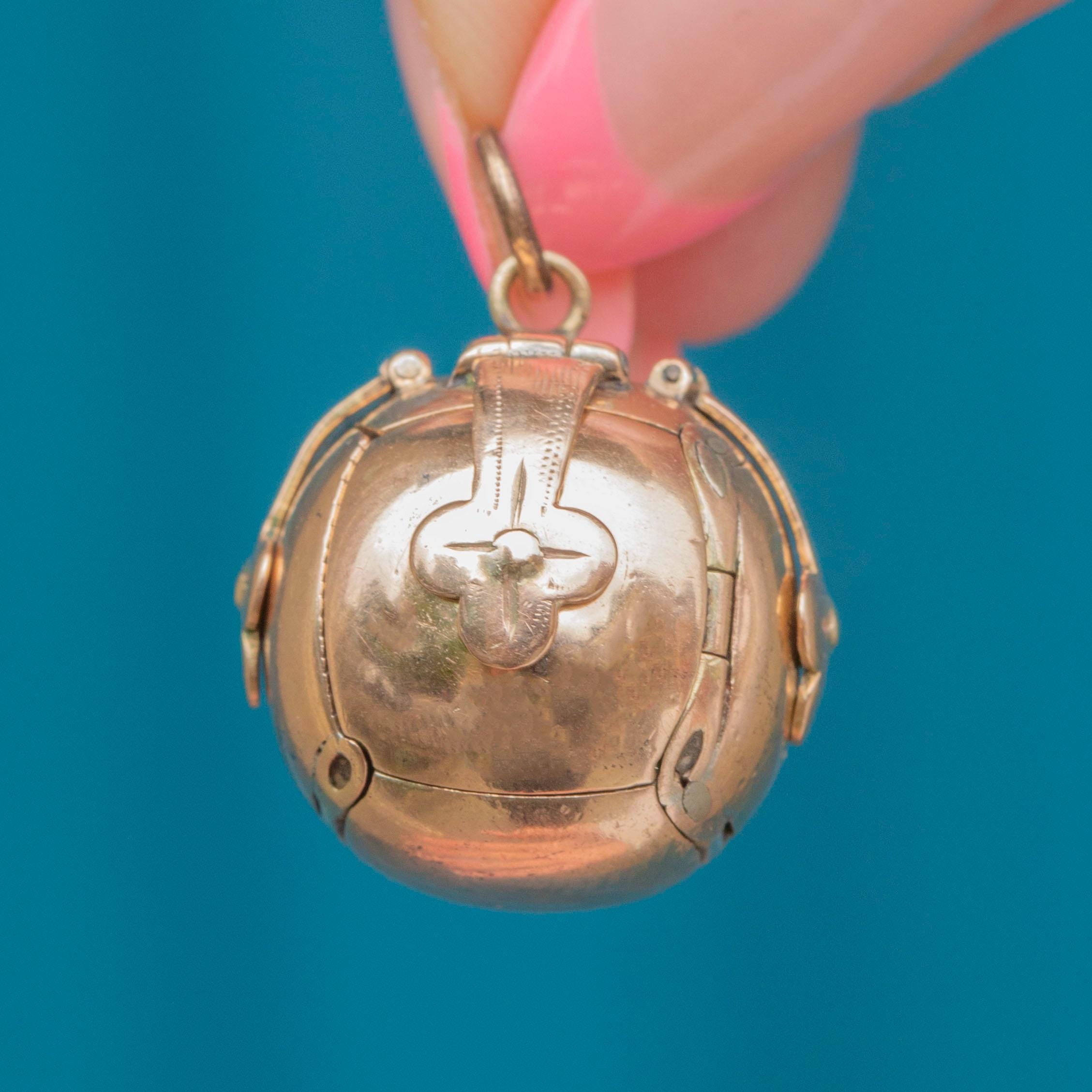 聖イエス ヨーロッパ十字架メダル キリスト地球儀 クロスペンダント