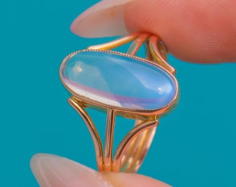 9ct Gold Moonstone Cabochon Solitaire Ring, 2.25ct