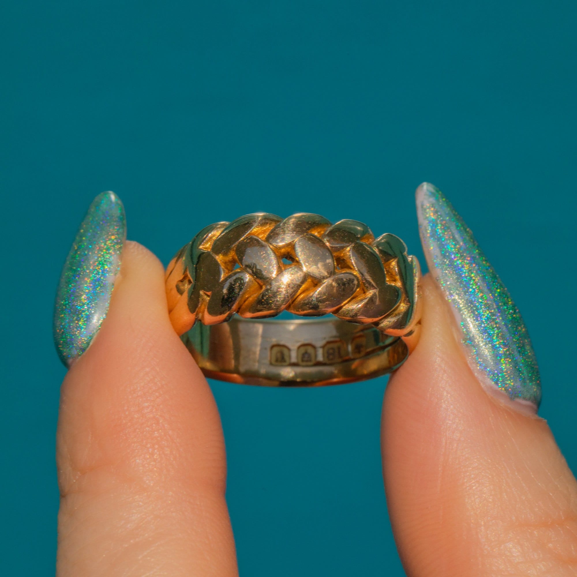 Chunky 18ct Gold Keeper Ring 8.5g