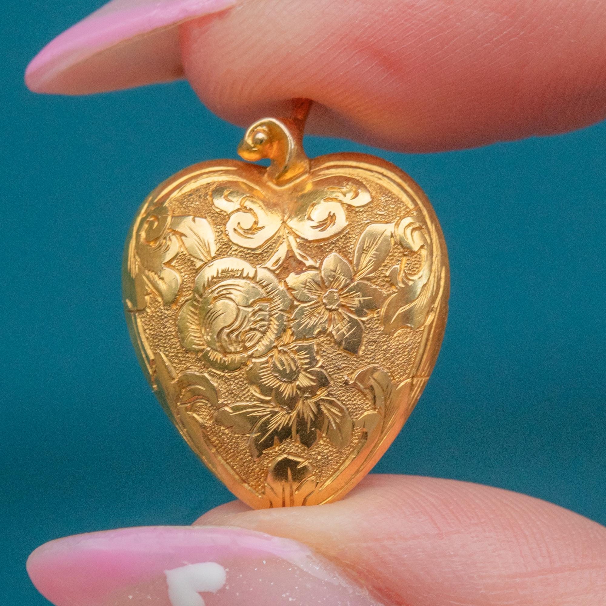 Late-georgian 18ct Gold Engraved Heart Locket - Etsy