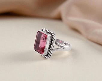 Anillo de turmalina rosa: plata de ley oxidada, hecho a mano