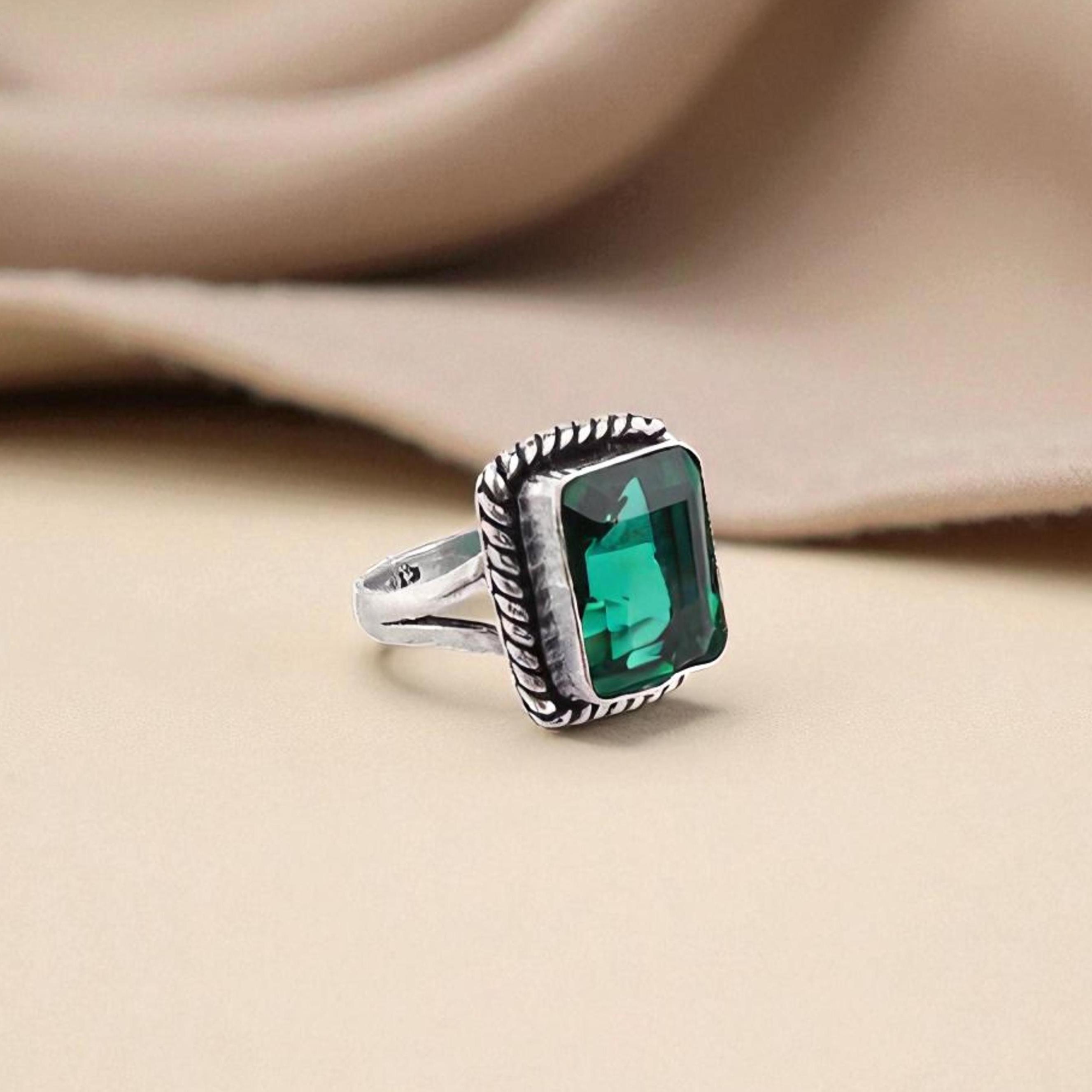 グリーンエメラルドスターリングシルバーリング：ハンドメイド酸化925