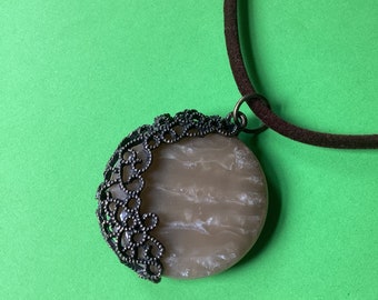 Chain with decorated disc