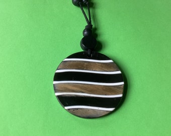 Chain with striped HORN DISC