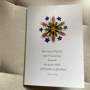CARTE DE FLEURS IMPRIMÉE avec un dicton de l'original fabriqué à partir de VRAIES fleurs et feuilles