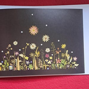 STAMPA CARD FIORE con scritta in formato A5, originale realizzata con fiori e foglie veri “Pezzo di prato con fiori di stella”*