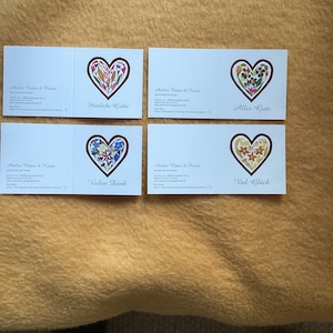 4 JEU DE CARTES CŒUR DE FLEUR avec impression gaufrée dorée à partir d’un original de vraies fleurs et feuilles