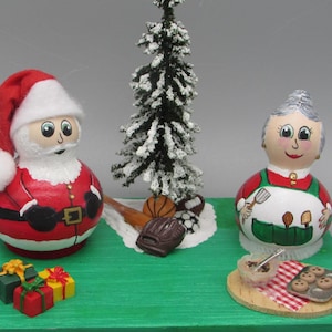M. et Mme Père Noël calebasses peintes