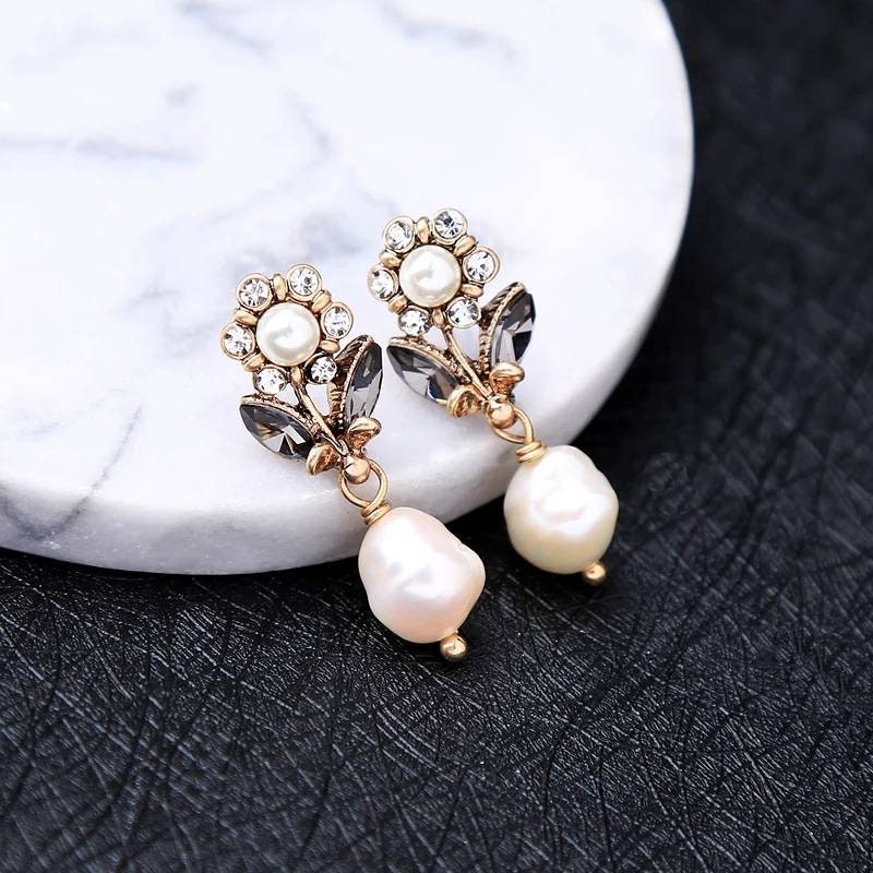 Glamorous flower and pearl earrings Trendy pearl earrings | Etsy