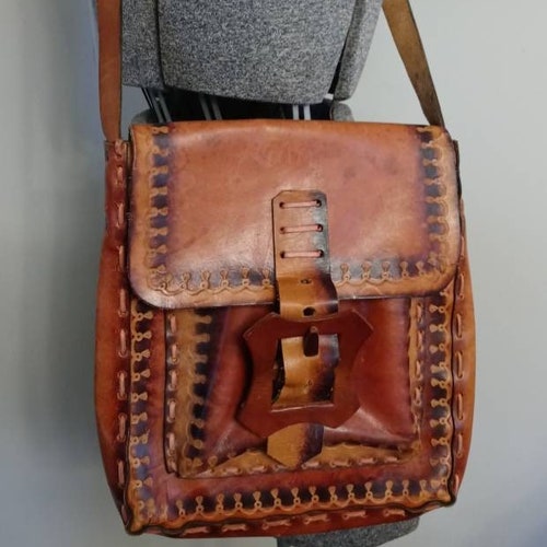 Gorgeous Vintage Tooled Leather Cross Body Purse