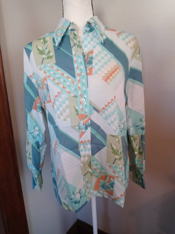 Dress Blue Half-Sleeve Knee-Length 80s Shift-Dress 1980s Teal-Blue Patterned Vintage Bibbed-Chest Pleated-Sleeve