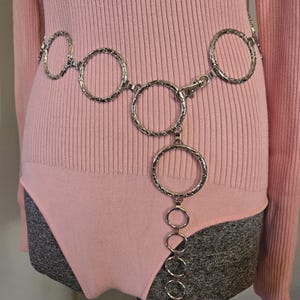 Waist Chain Belt Silver tone Interlocking Round Circles Retro 80s 90s y2k Silver Circle Chain Belt – OMNIA main image 4