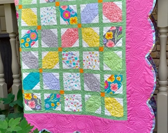 Couette en treillis : pétales de fleurs, bordure festonnée, couette en coton faite main (66 x 77 pouces)