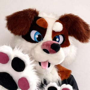 既製の茶色の犬用ファースーツの頭、足、尻尾 - 初心者向けファーリー