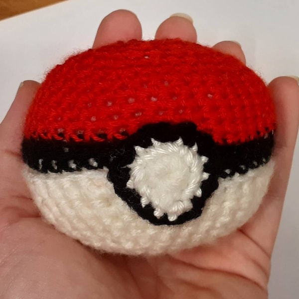 Pokemon Ball gehäkelt