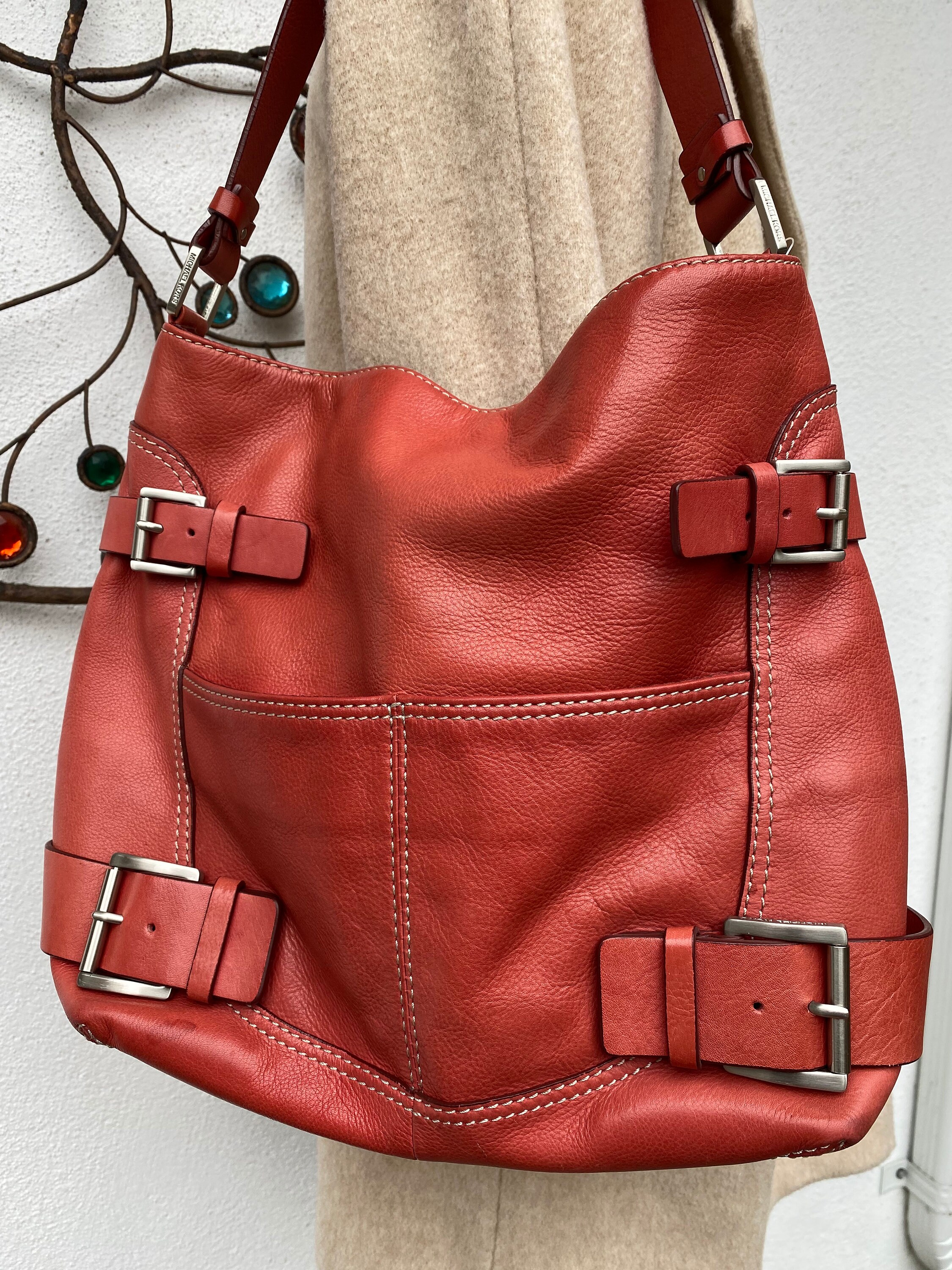 Michael Kors Selma Mini Colorblock Messenger Bag Red Scarlet Black :  : Fashion