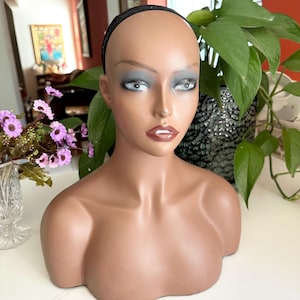 Mannequin Head with Shoulders