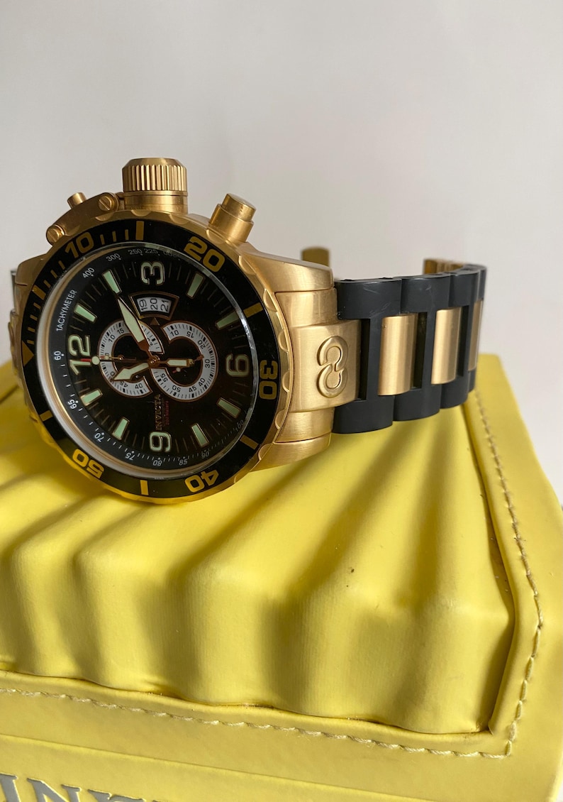 Vintage Invicta Men's Wrist Watch image 10