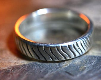 Groovy Ring engraved hand made in Fine Silver