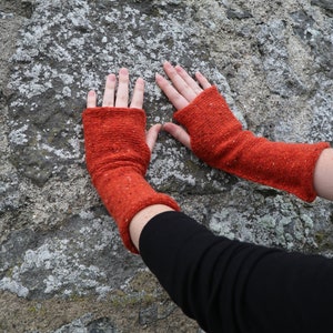 BIRDGIRL 50 colours, Pure Merino Wool Wrist warmers, hand warmers, fingerless gloves, unisex, men's, women's small medium large Irish wool zdjęcie 7