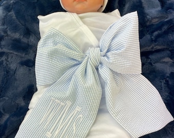 Monogrammed Newborn Infant Baby Seersucker Bow Sash Blanket, Maternity Photography Prop, Monogrammed Newborn Wrap, Baby Photo Prop, Big Bow