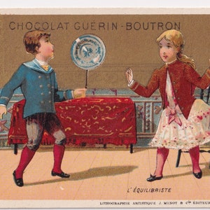 État rare -Scène enfantine / Équilibriste -Carte commerciale victorienne française 1895 - Guerin Boutron Paris - cirque pour enfants filles - vintage Minot