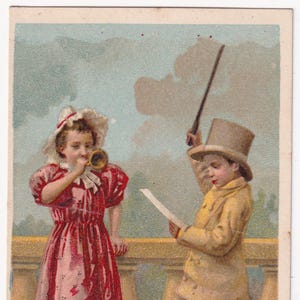 ¡En perfecto estado! Clase de trompa. Preciosa tarjeta comercial victoriana francesa de 1895, Lervilles París. Trompeta infantil con música. Moda vintage cromada.
