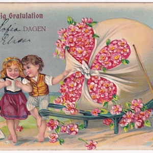 Félicitations 1908 - Belle carte postale ancienne de voeux suédois en relief - Grand sac pour enfants avec fleurs roses - Vintage scandinave