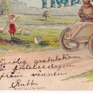 Liebe Grüße / Gruß 1905 - Postkarte Altes Auto Automobil Blumenmotiv Vintage Postkarte mit schöner Prägung vom schwedischen Neujahrsfest