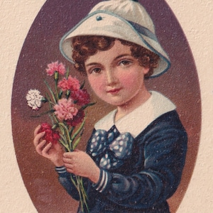 Congratulazioni anni '20 - Bellissimo saluto vecchia cartolina Svezia - Ritratto di bambino/ragazzo con fiore di garofano alla moda - cartolina vintage Art Deco cromo