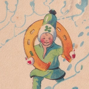 Adina Sand - Deseos de feliz año nuevo 1922 - Preciosa postal de felicitación sueca pequeña y antigua art deco - Invierno de herradura de trébol infantil verde - regalo