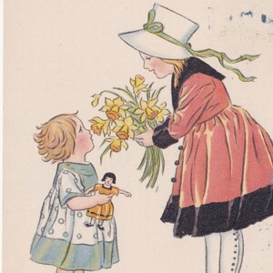 Uddén - Glad Påsk / Buona Pasqua 1922 - Bella vecchia cartolina svedese vintage art deco - Ragazza con bambola vestito e giocattolo di narcisi - moda