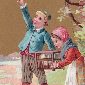 Cage pour enfants & oiseaux - Rare carte commerciale victorienne française dorée 1890 Biscuits Pernot - Jeu fille garçon campagne Enfantina - mode vintage