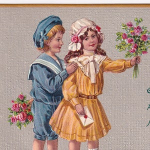Félicitations 1915 - Belle carte postale ancienne de voeux suédoise en relief - Enfants Rose fleurs fille marin garçon - cadeau vintage scandinave