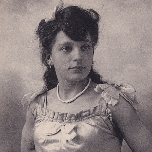 Marguerite Stellmann - Belle photo d’artiste collotype - carte postale vintage Portrait des années 1910 - femme Cirkus Show - Ephémères Ancienne mode de beauté