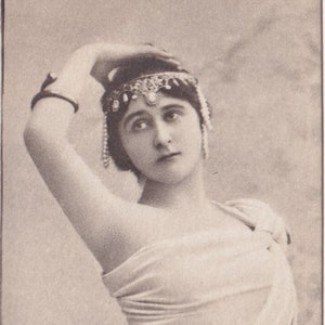 Marque-page rare format carte postale vintage - photo Silvain actrice Reutlinger - portrait de femme artiste des années 1900 vintage Paris - bijou de mode de beauté ancien