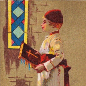 En la sacristía - Preciosa tarjeta comercial victoriana francesa de alrededor de 1895 - Sin publicidad - Religión de la iglesia - Santa Biblia del cura - Moda vintage