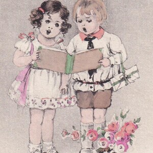 Felicitaciones 1935/40 - Hermosa postal antigua de saludo de Suecia - Niños cantando una canción Paquetes de regalo de moda con flores rosas - Tarjeta vintage