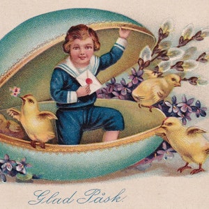 Buona Pasqua 1918 - Bella cartolina svedese in rilievo - Marinaio, bambino, contenitore per uova, pulcini - Fiori e salice, scandinavo d'epoca - pollo Påsk