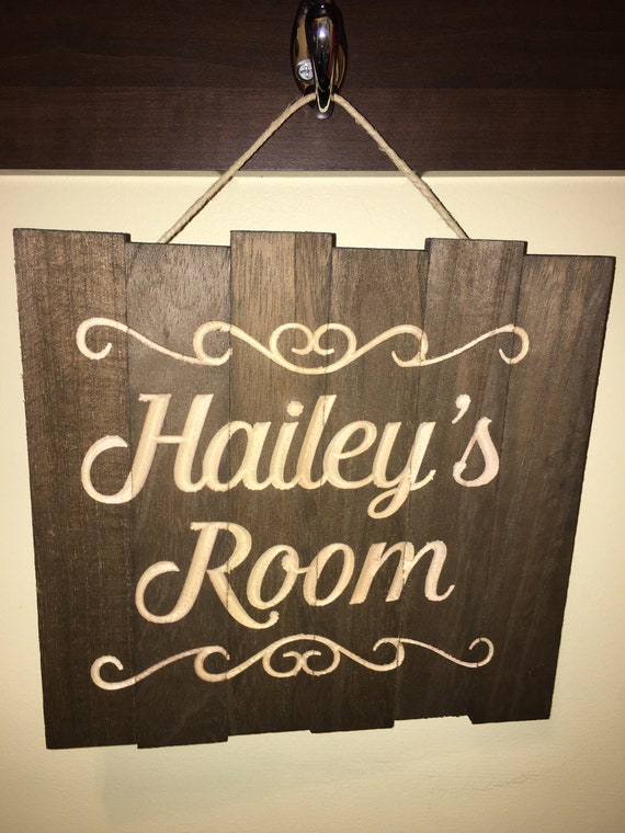 Kids Room Sign Custom Girls Door Personalized Name Wood Sign Cute Wooden Wall Decor Nursery Decoration For New Baby Shower Gift Pallet Signs