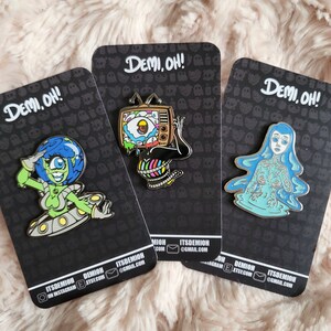 Alien enamel pin, alien girl pin, halloween pin, pin up alien lapel pin, spoopy pin, ufo pin, paranormal hard enamel pin, monster girl pin image 3