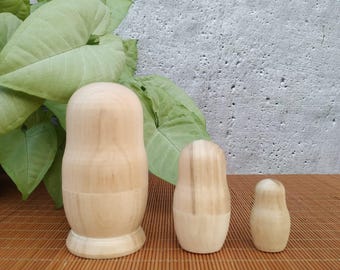 未完成の木製3ピースマトリョーシカ人形