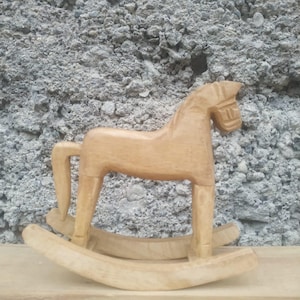 Caballo balancín de madera - Juguete artesanal de madera y decoración para habitación infantil, balancín de caballo de madera natural, 18 cm (7 pulgadas) de alto